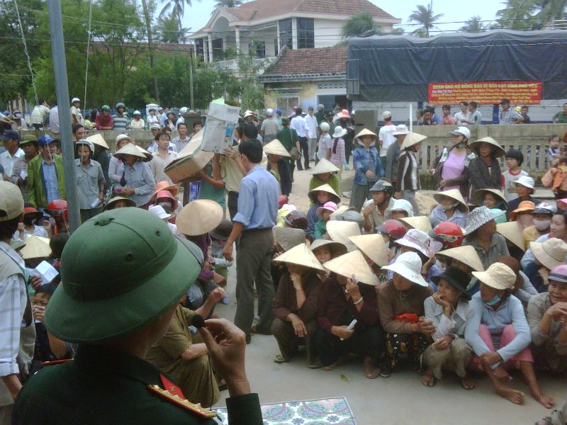 Doanh nghiệp Quân đội cứu trợ đồng bào bị bão lụt
