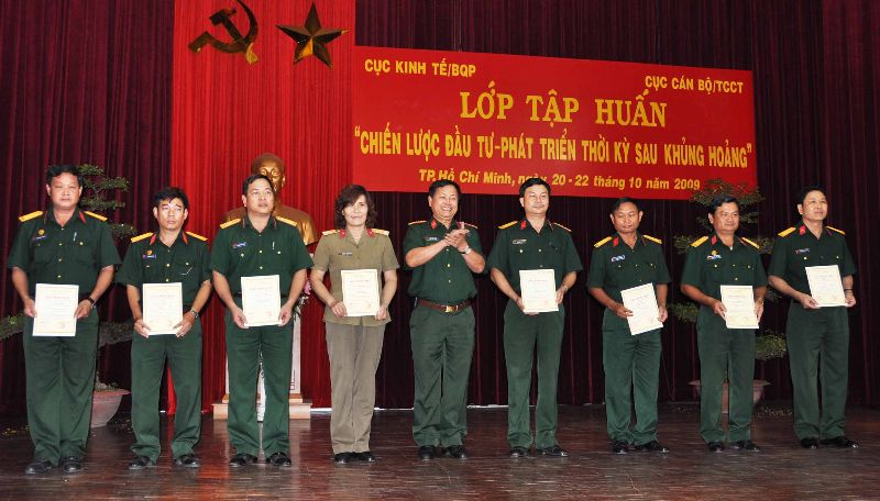Tập huấn cho Doanh nghiệp Quân đội sau khủng hoảng