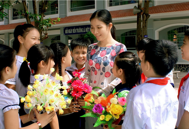  Học sinh trường Tiểu học Đức Thắng 1 Phan Thiết, Chúc mừng Ngày nhà giáo Việt Nam 20/11.
