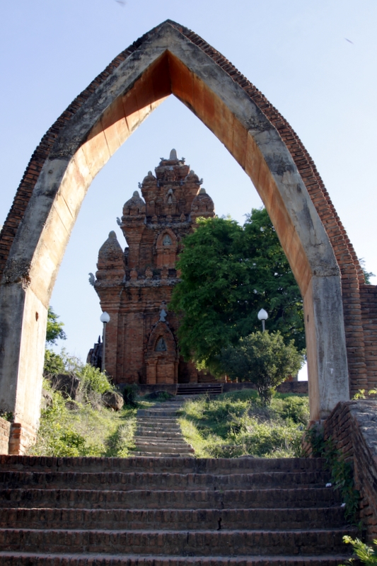 Cổng vào khu Tháp