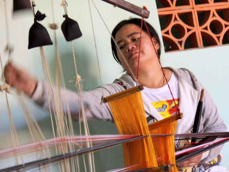 Dệt thổ cẩm